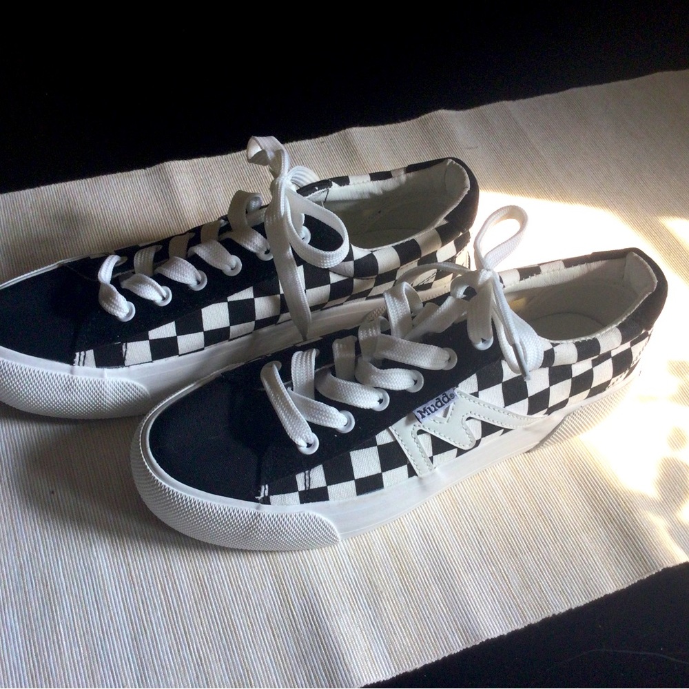 NWOT Mudd checkerboard shoes 8.5